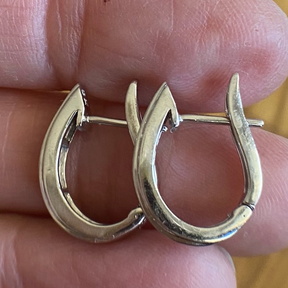 NATURAL Diamond Baguette 14K SOLID White Gold Hoop Earrings (3.6 grams approx.) - Picture 5 of 10